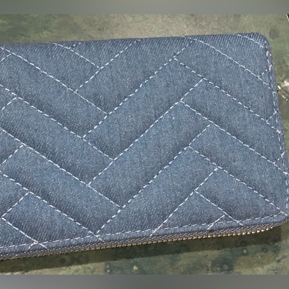 Bebe blue denim quilted puffy zip around wallet wristlet clutch new - Picture 5 of 13
